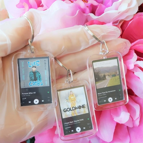 Customized Keychains - Picture 3 of 8